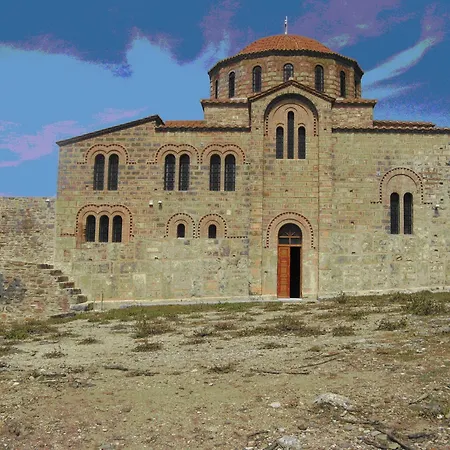τριών ατόμων *
