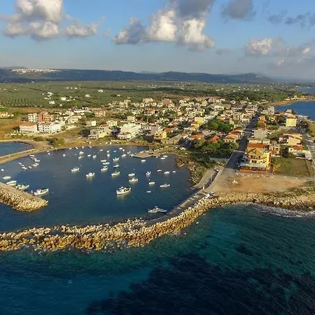 τριών ατόμων
